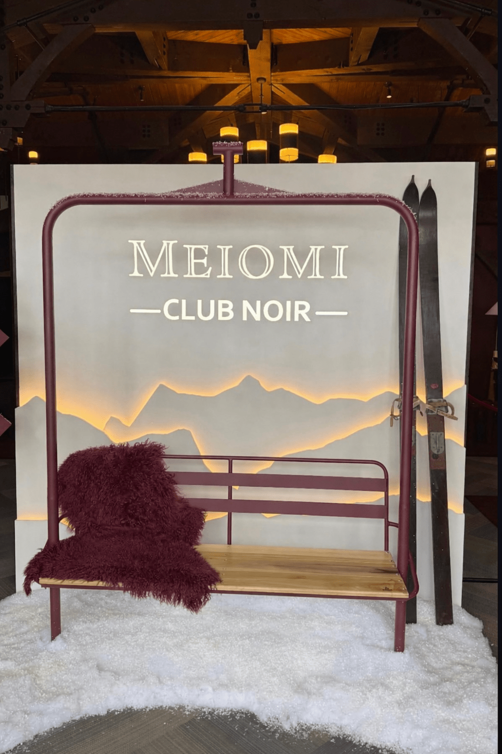 Ski lift chair 3-seater freestanding powder coated steel - Alpenglow Ski Chair Co. Après Decor